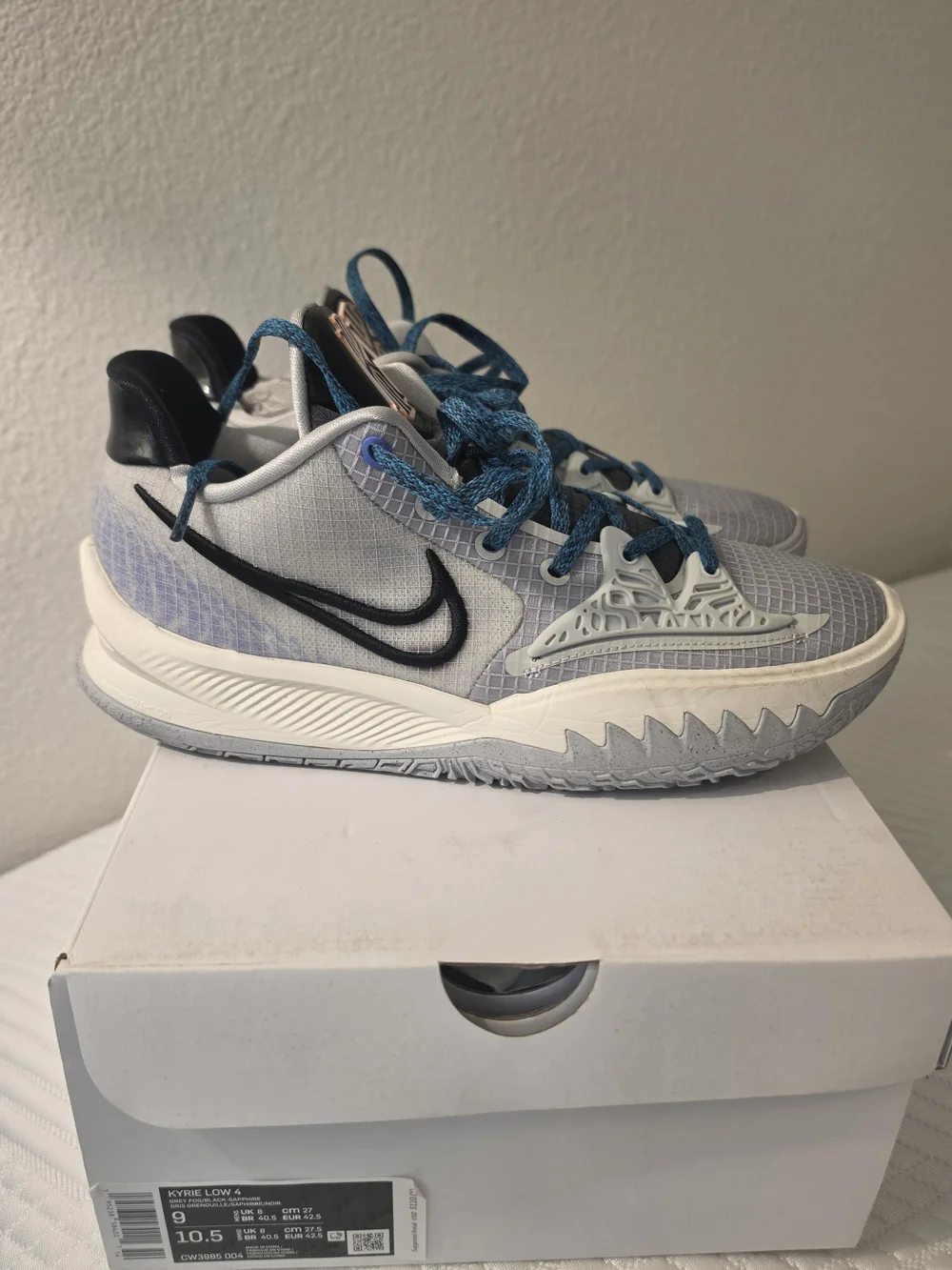 Nike Kyrie Low 4 - Size 9 - Picture 2 of 7